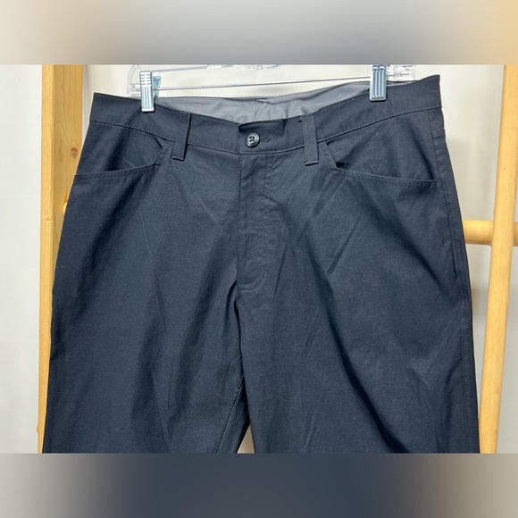 EDDIE BAUER Men’s Navy blue flat front pants size 34/32. - Picture 2 of 12